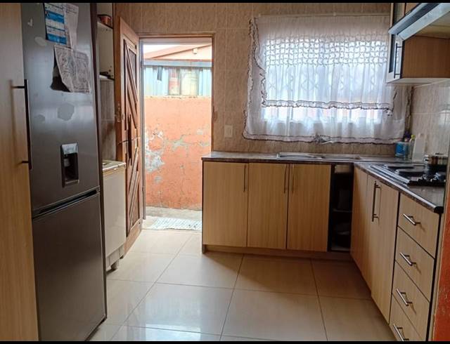 3 BEDROOM HOUSE FOR SALE IN PROTEA GLEN EXT